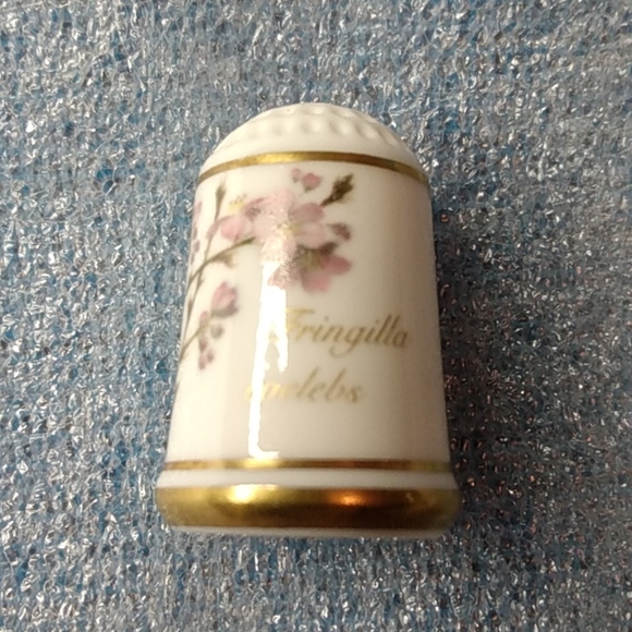 Franklin Porcelain 1979 Thimble Birds Flowers Chaffinch Fringilla Coelebs - Picture 2 of 4